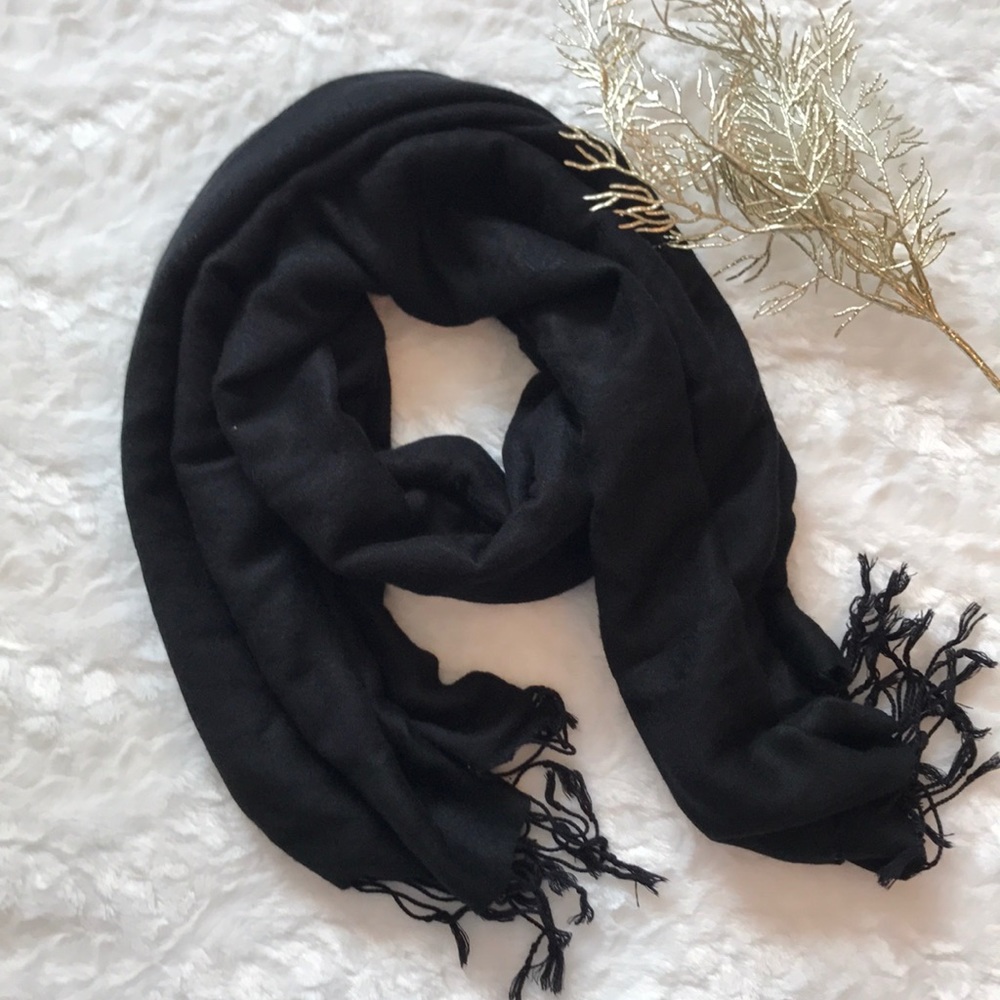 Black scarf 🌹